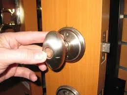 Locksmith Master Store Indianapolis, IN 317-975-2285 - door-unlock